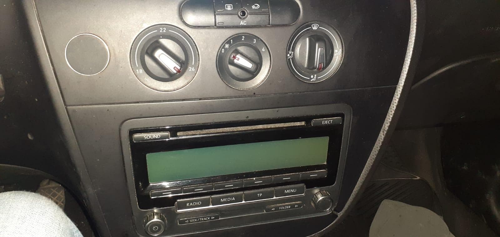 Seat Leon 1.6 TDI · Ano 2012 — imagem 21