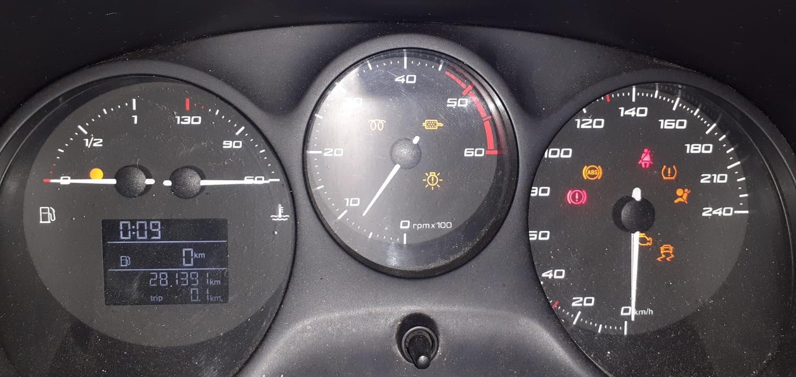 Seat Leon 1.6 TDI · Ano 2012 — imagem 23