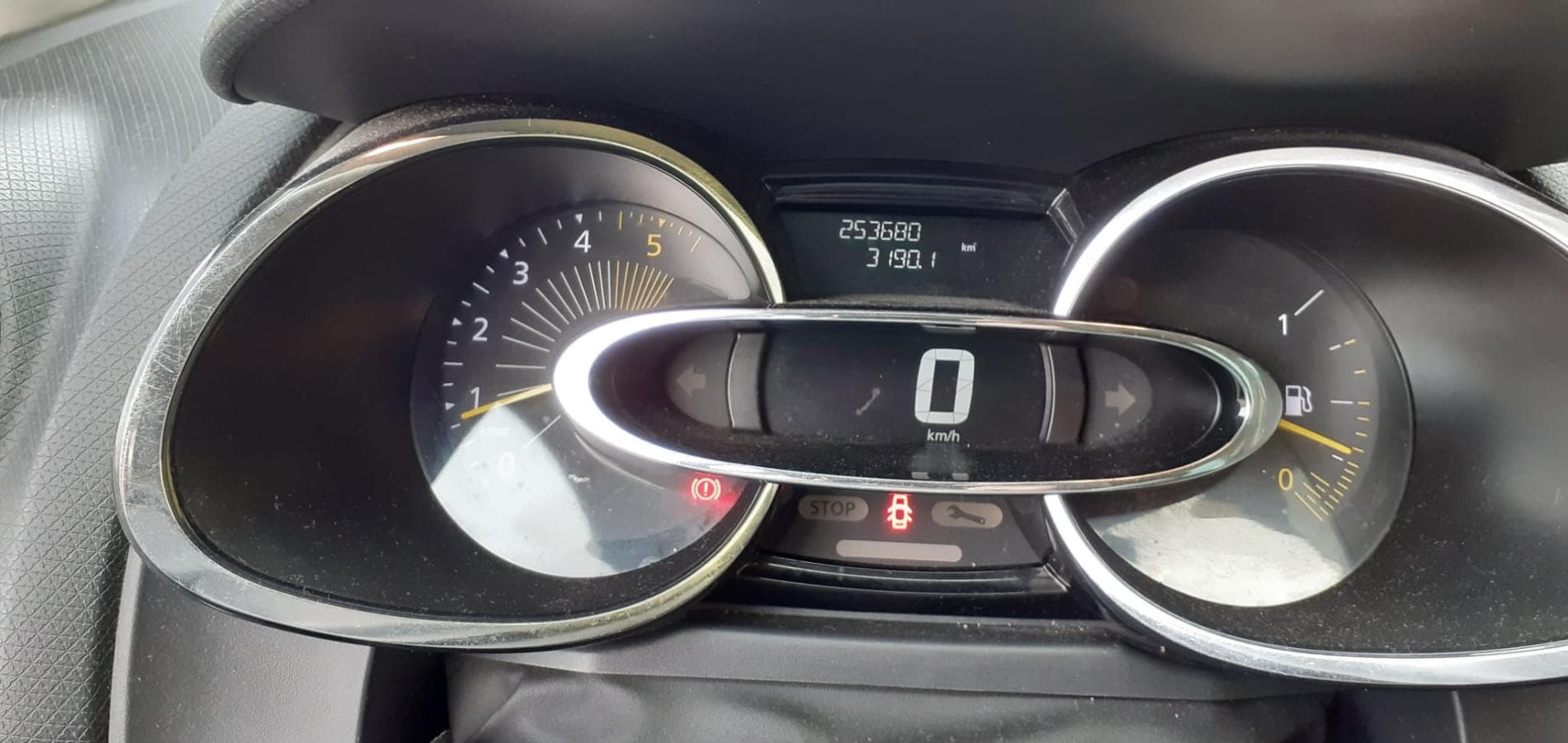 Renault Clio 1.5 DCI · Ano 2014 — imagem 24