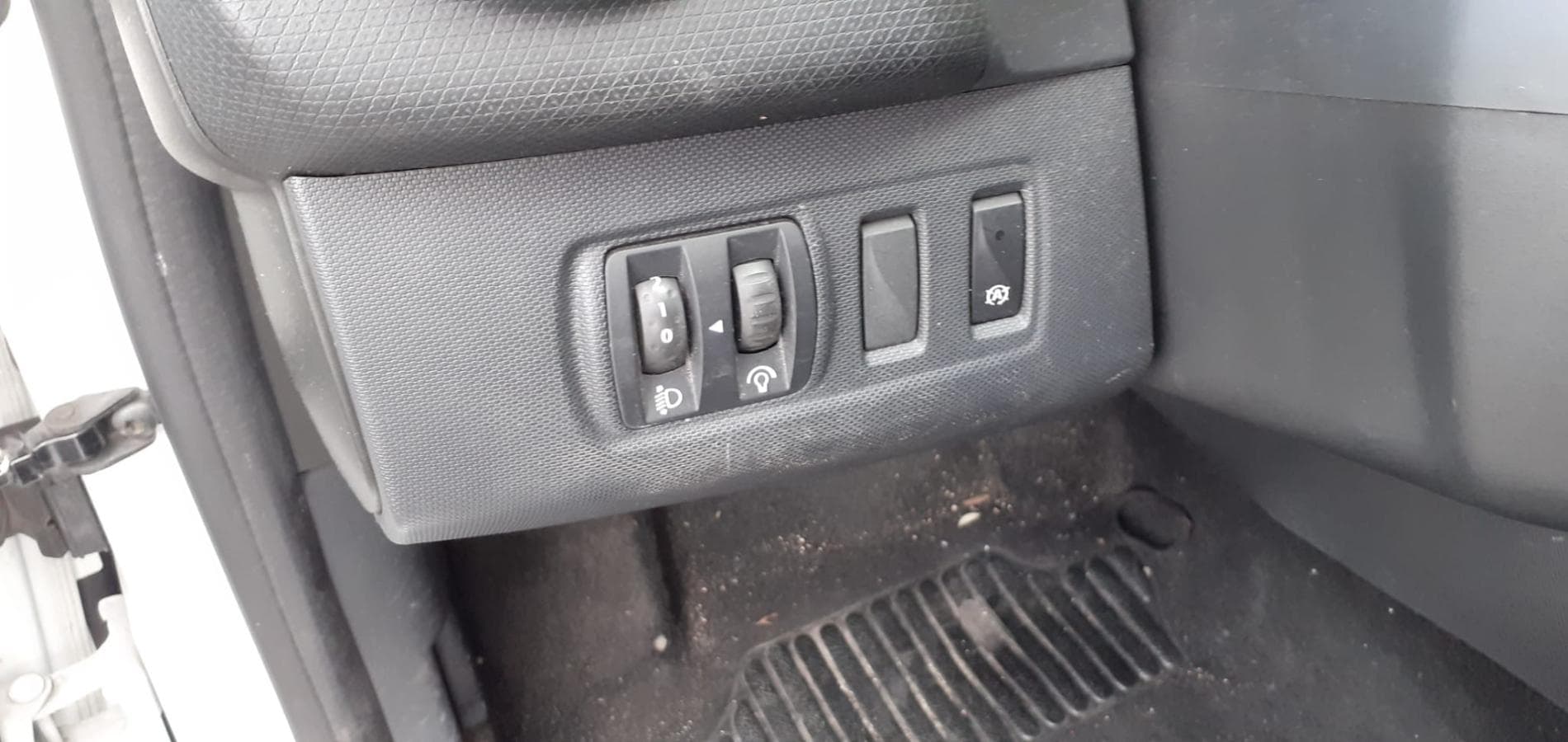 Renault Clio 1.5 DCI · Ano 2014 — imagem 29