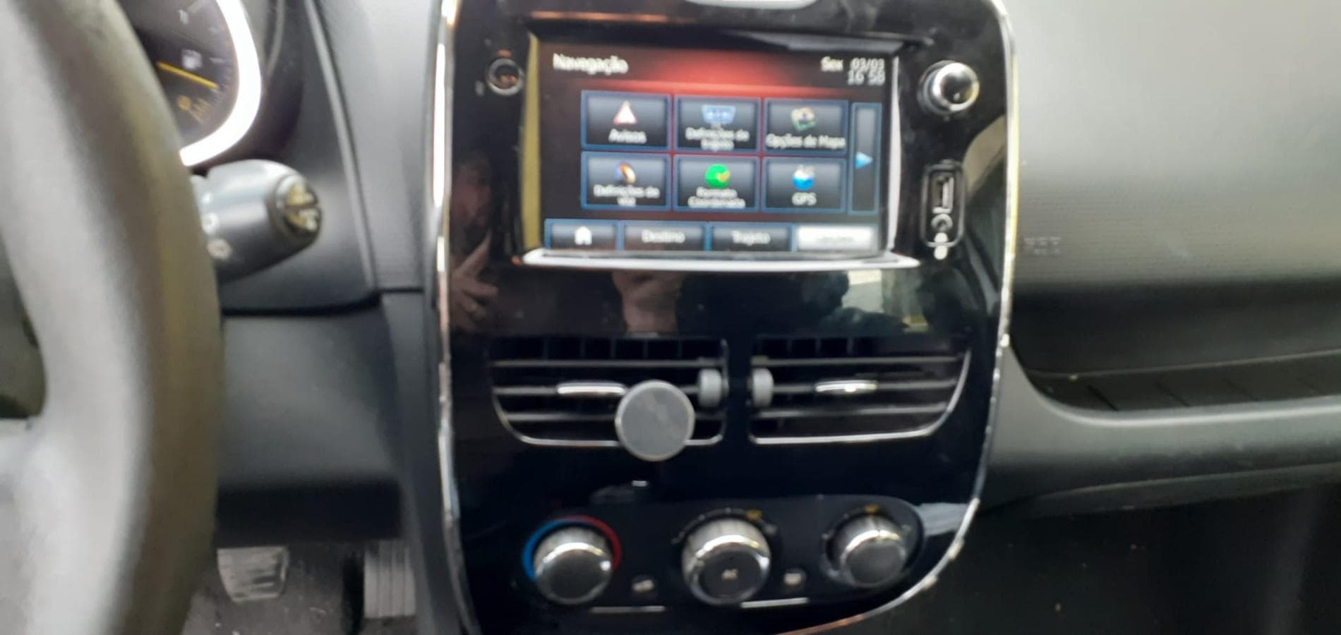 Renault Clio 1.5 DCI · Ano 2014 — imagem 30