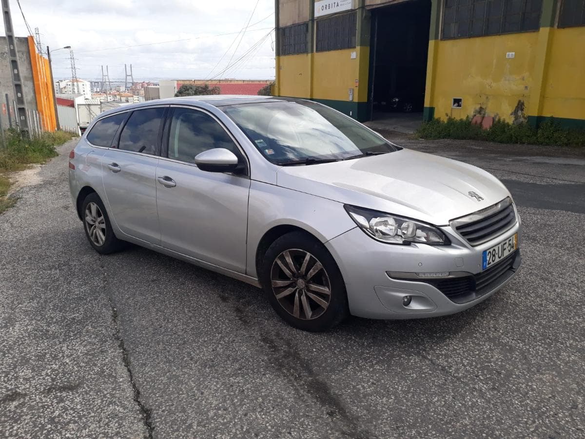Peugeot 308 SW 1.6 BlueHDI · Ano 2014 — imagen 6