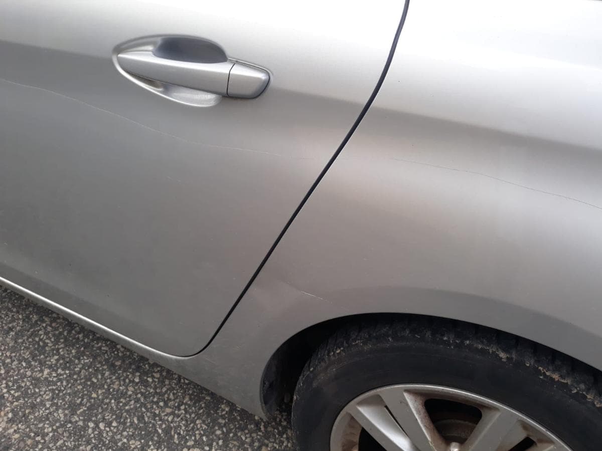 Peugeot 308 SW 1.6 BlueHDI · Ano 2014 — imagen 8