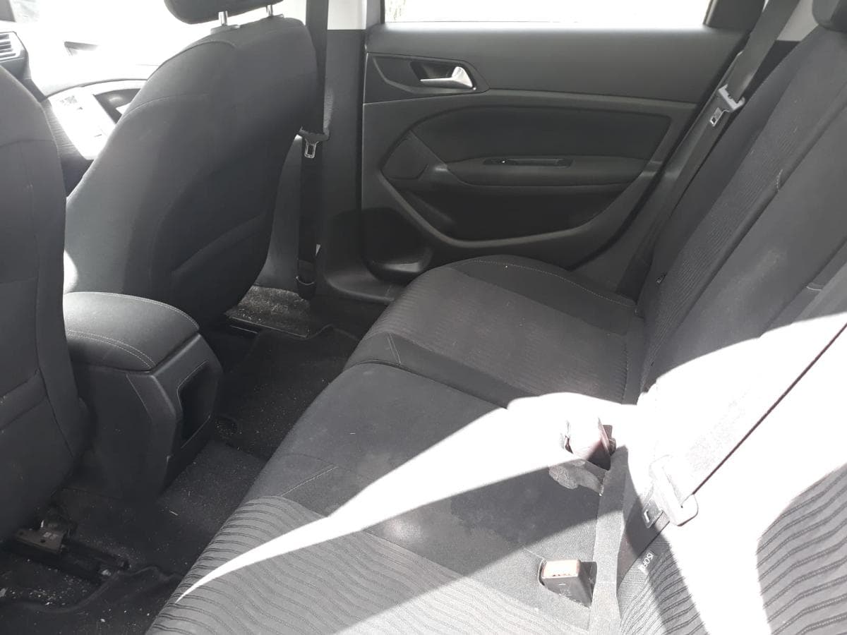 Peugeot 308 SW 1.6 BlueHDI · Ano 2014 — imagen 10