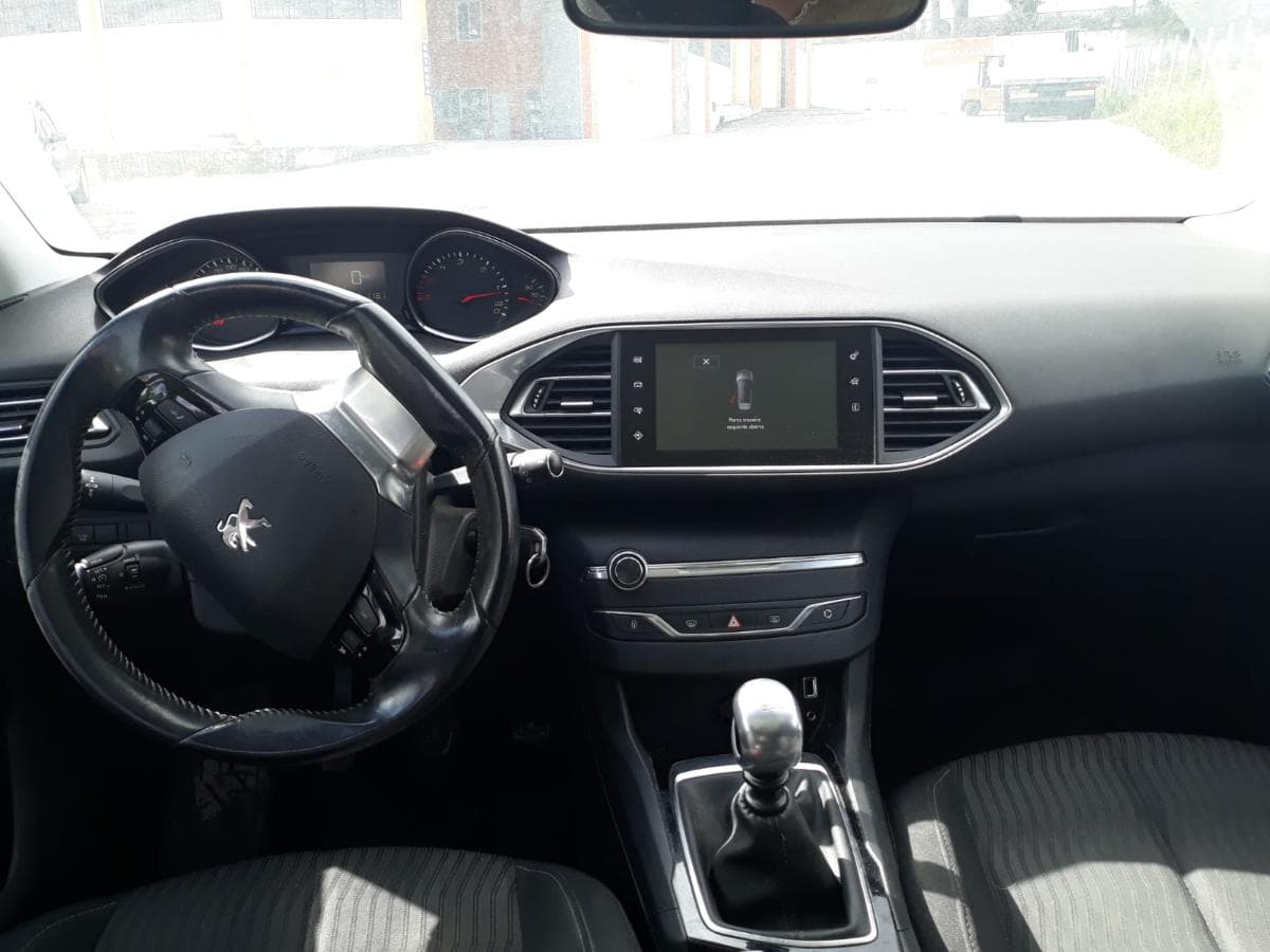 Peugeot 308 SW 1.6 BlueHDI · Ano 2014 — imagen 13