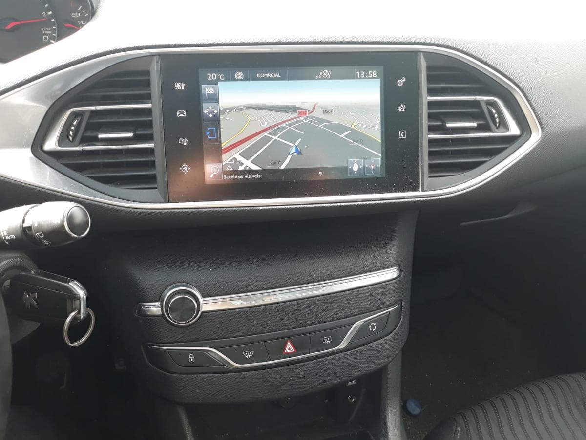 Peugeot 308 SW 1.6 BlueHDI · Ano 2014 — imagen 17