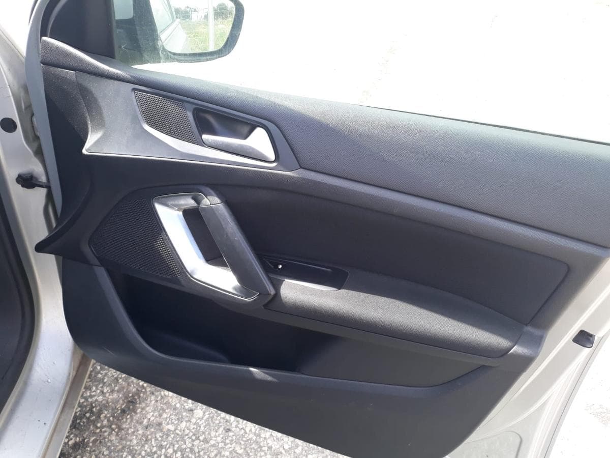Peugeot 308 SW 1.6 BlueHDI · Ano 2014 — imagen 18
