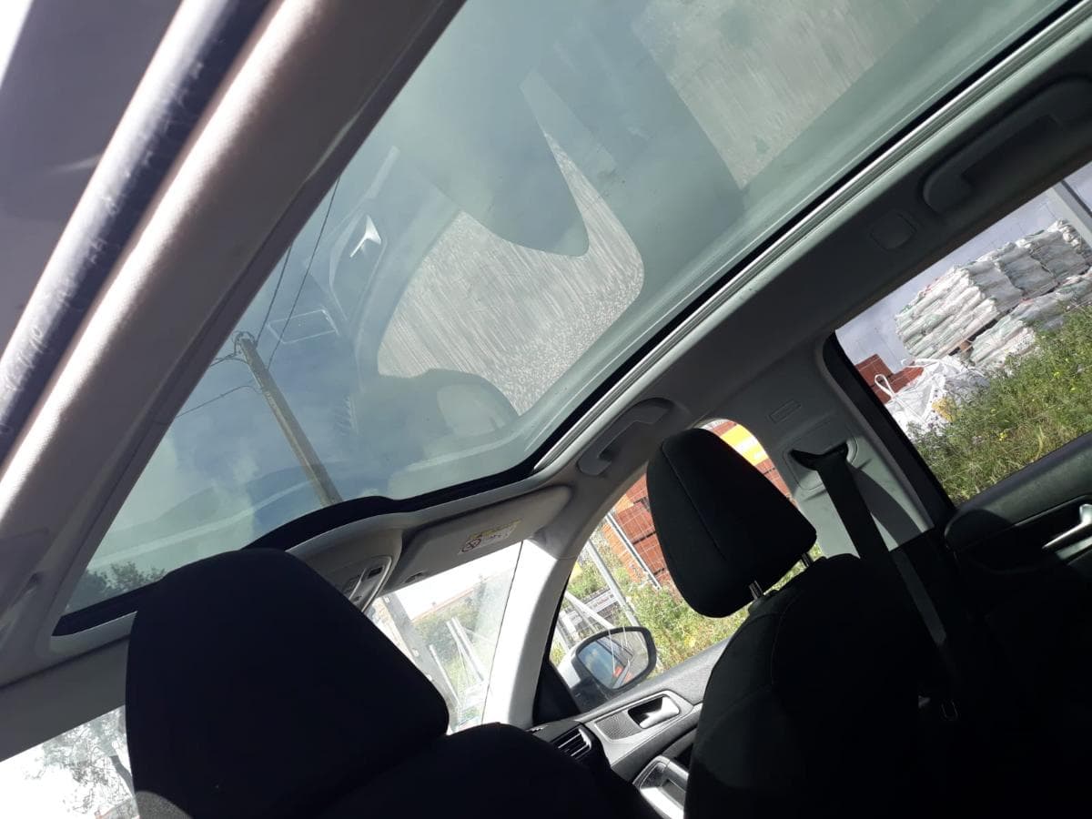 Peugeot 308 SW 1.6 BlueHDI · Ano 2014 — imagen 20