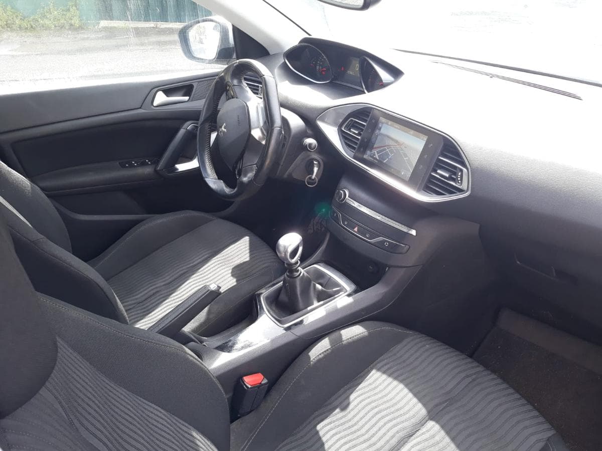 Peugeot 308 SW 1.6 BlueHDI · Ano 2014 — imagen 21