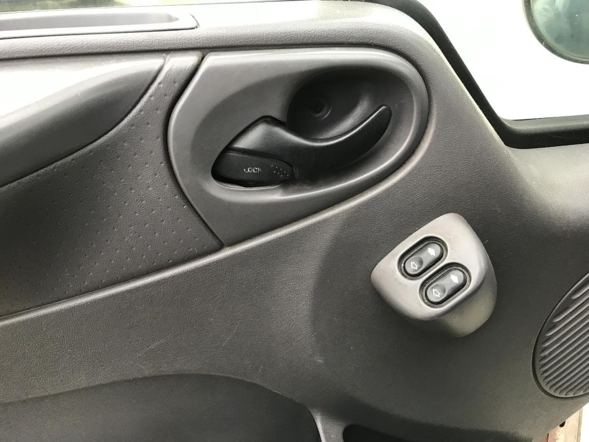 Ford Transit Kombi 2.0 · Ano 2001 — imagem 26