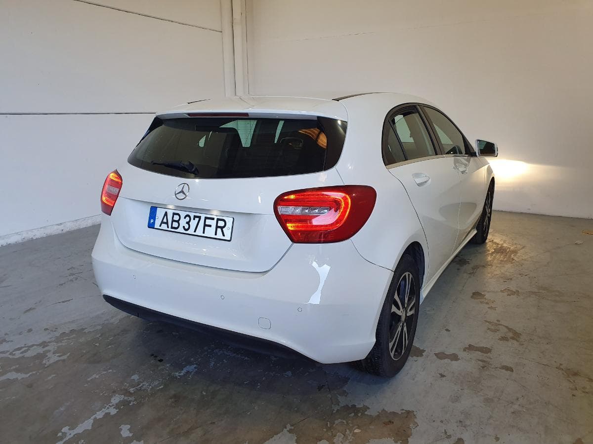 Mercedes-Benz A200 CDI · Ano 2015 — imagem 9