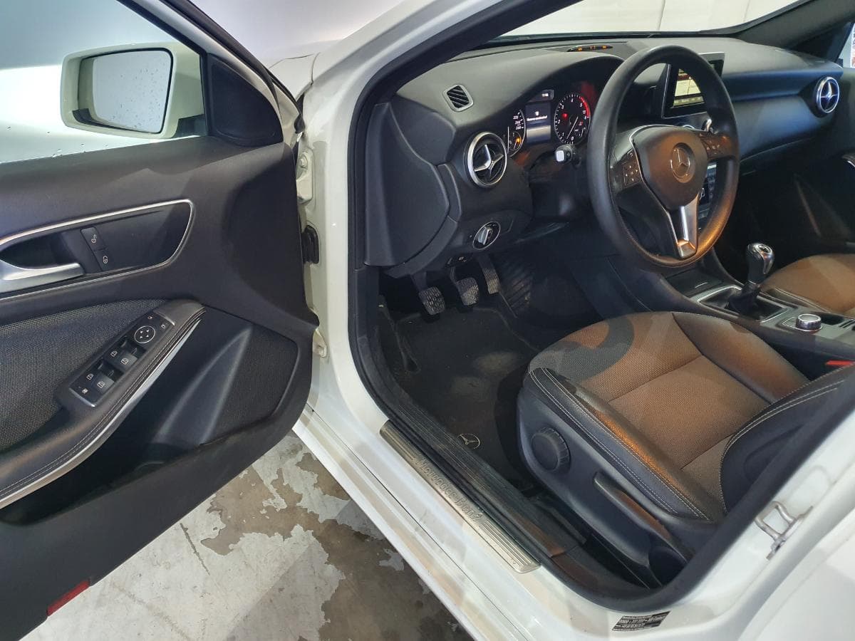 Mercedes-Benz A200 CDI · Ano 2015 — imagem 19