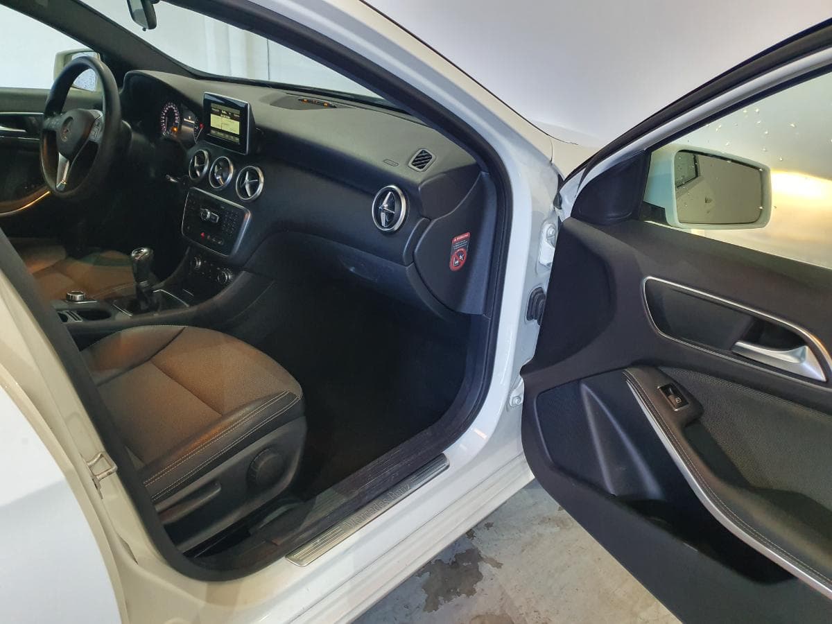 Mercedes-Benz A200 CDI · Ano 2015 — imagem 26