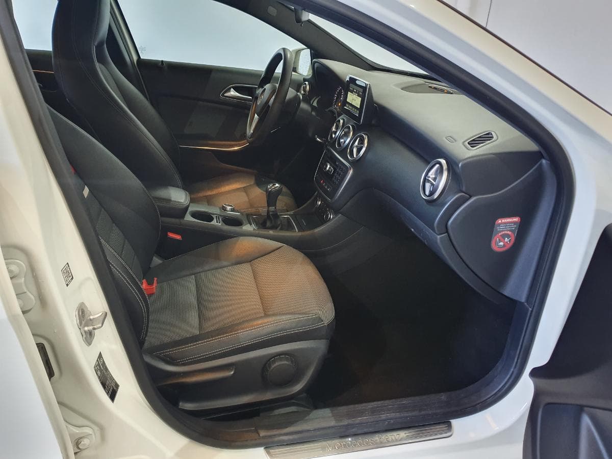 Mercedes-Benz A200 CDI · Ano 2015 — imagem 28