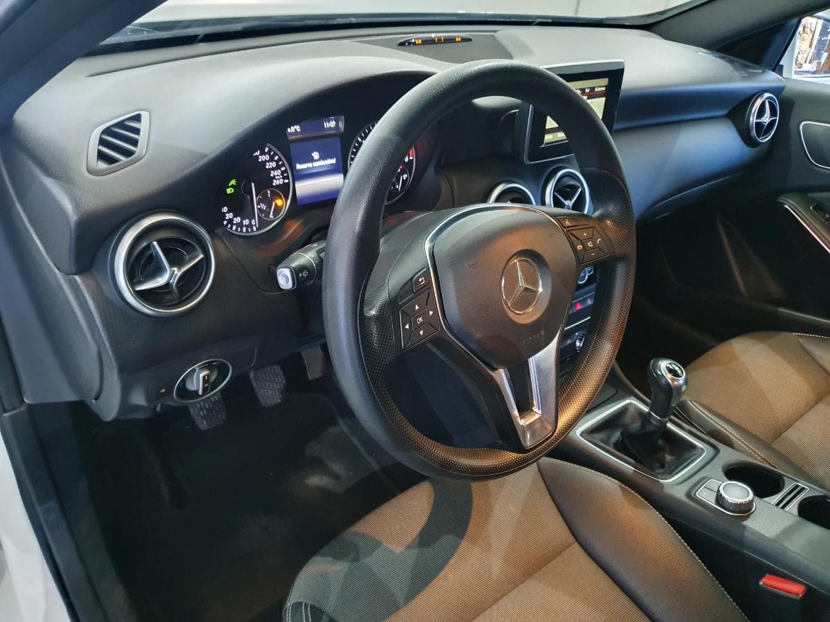 Mercedes-Benz A200 CDI · Ano 2015 — imagem 30
