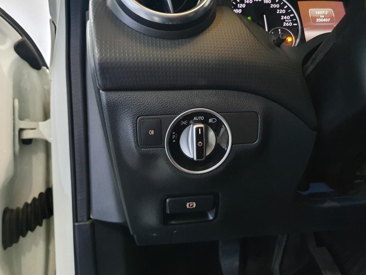 Mercedes-Benz A200 CDI · Ano 2015 — imagem 31
