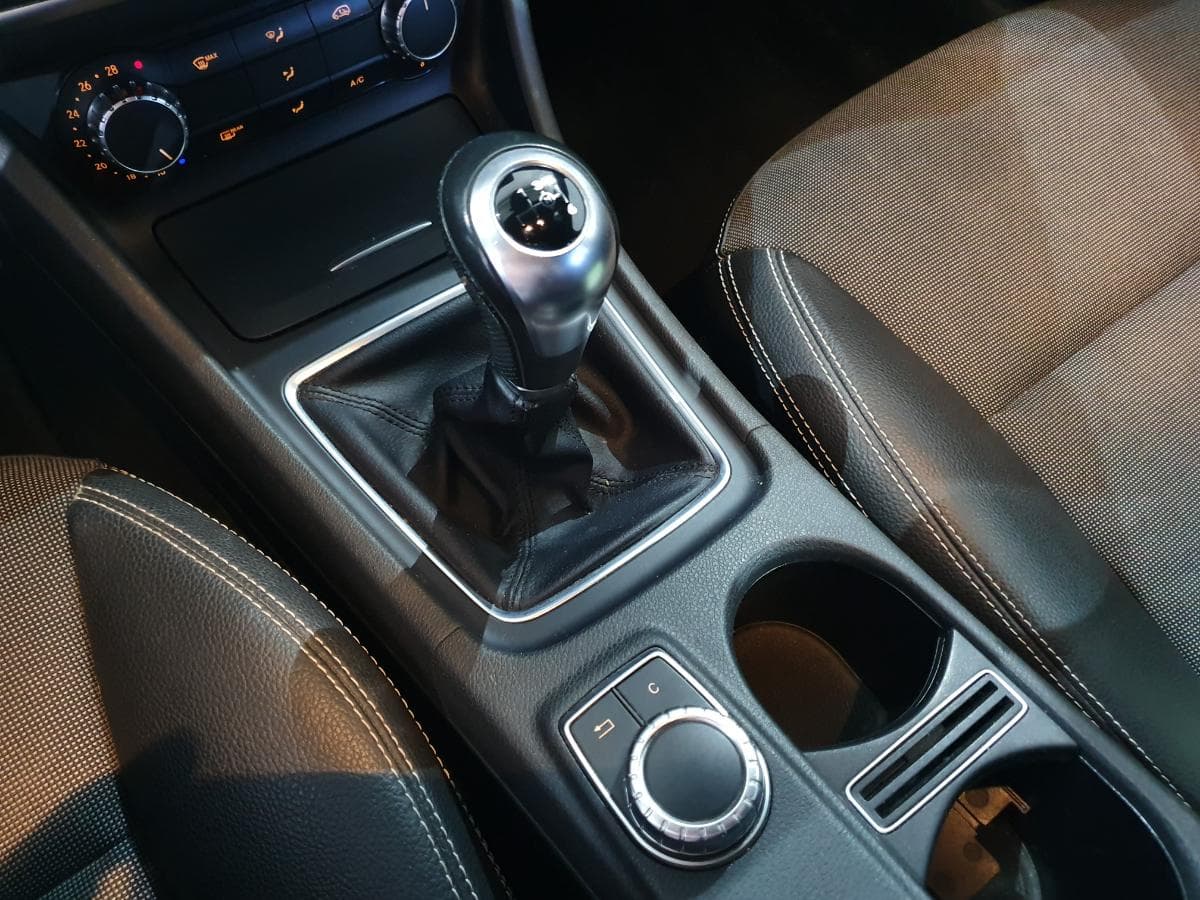 Mercedes-Benz A200 CDI · Ano 2015 — imagem 40
