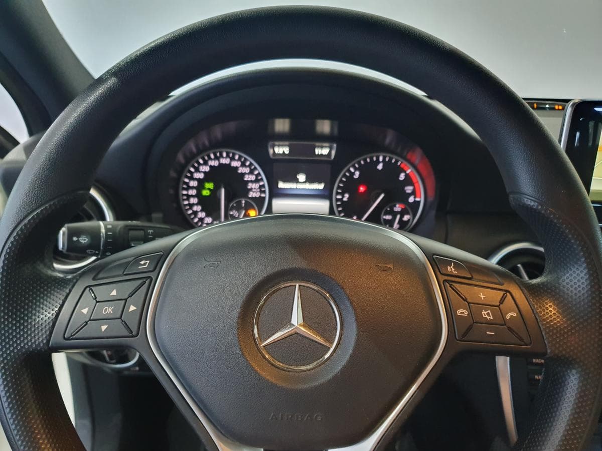 Mercedes-Benz A200 CDI · Ano 2015 — imagem 39