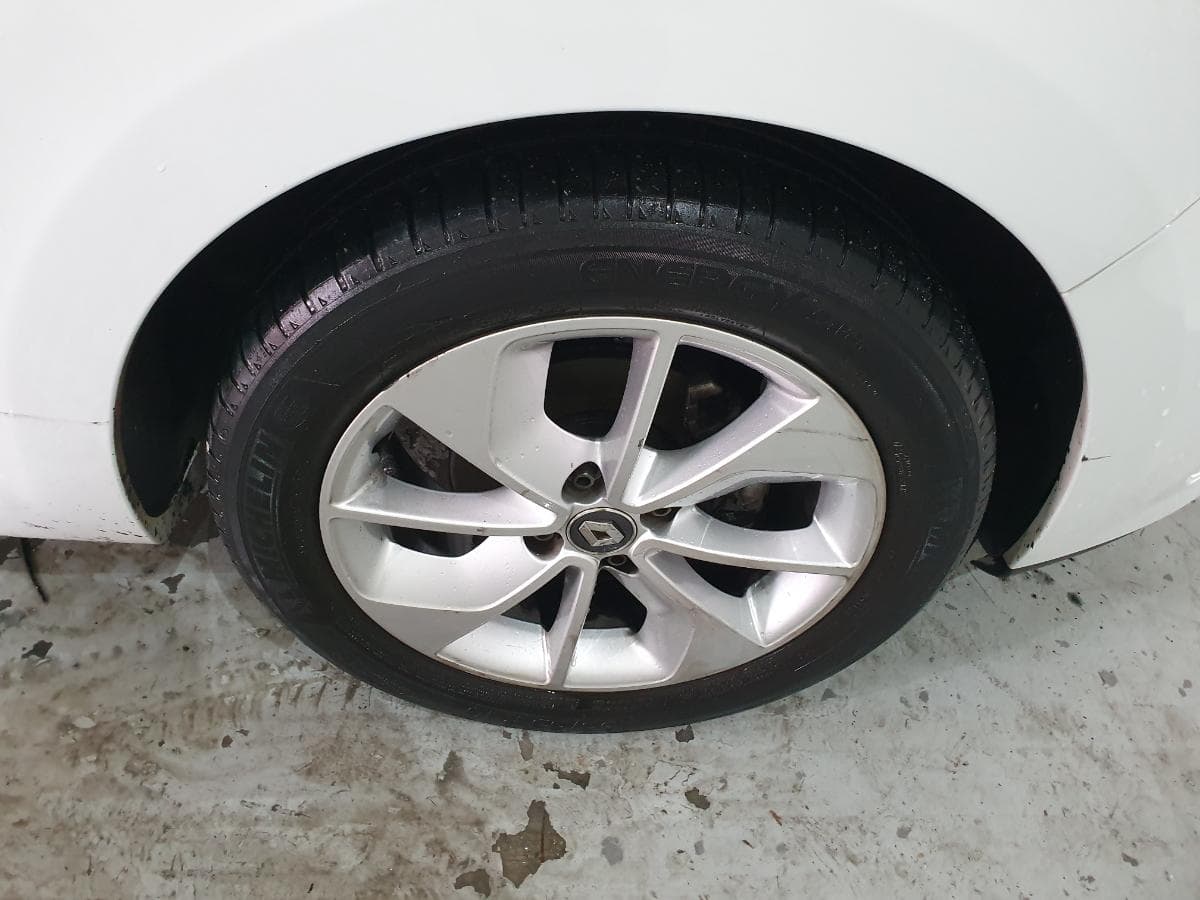 Renault Clio 0.9 TCE · Ano 2018 — imagen 10