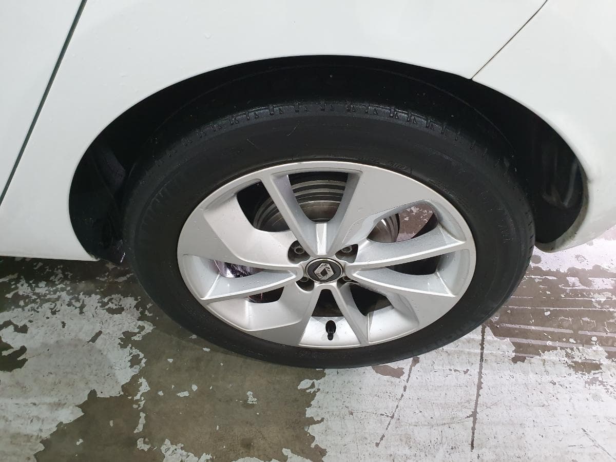 Renault Clio 0.9 TCE · Ano 2018 — imagen 11