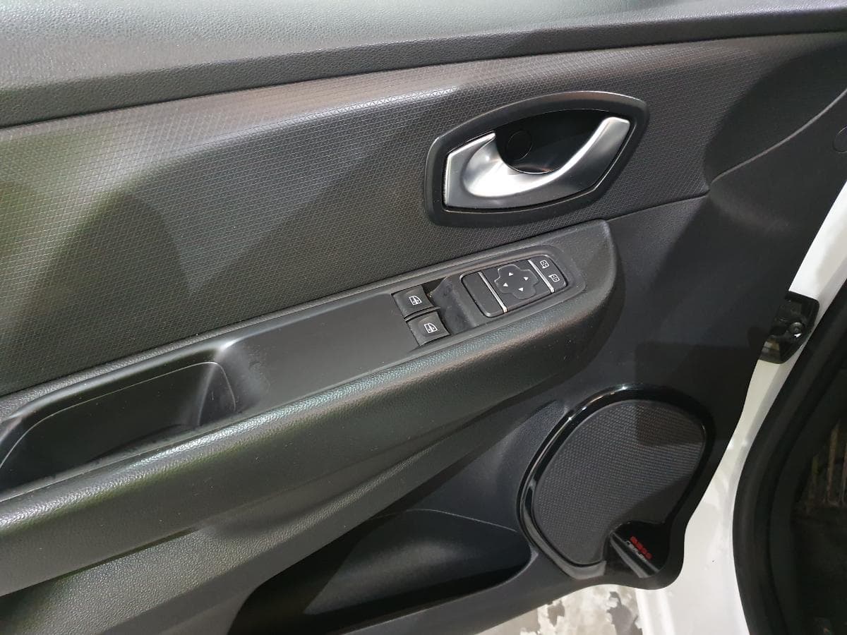 Renault Clio 0.9 TCE · Ano 2018 — imagen 19
