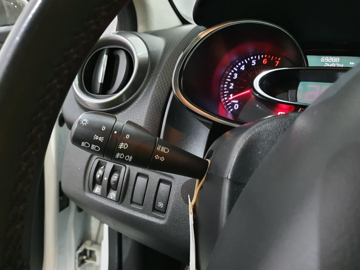 Renault Clio 0.9 TCE · Ano 2018 — imagen 41