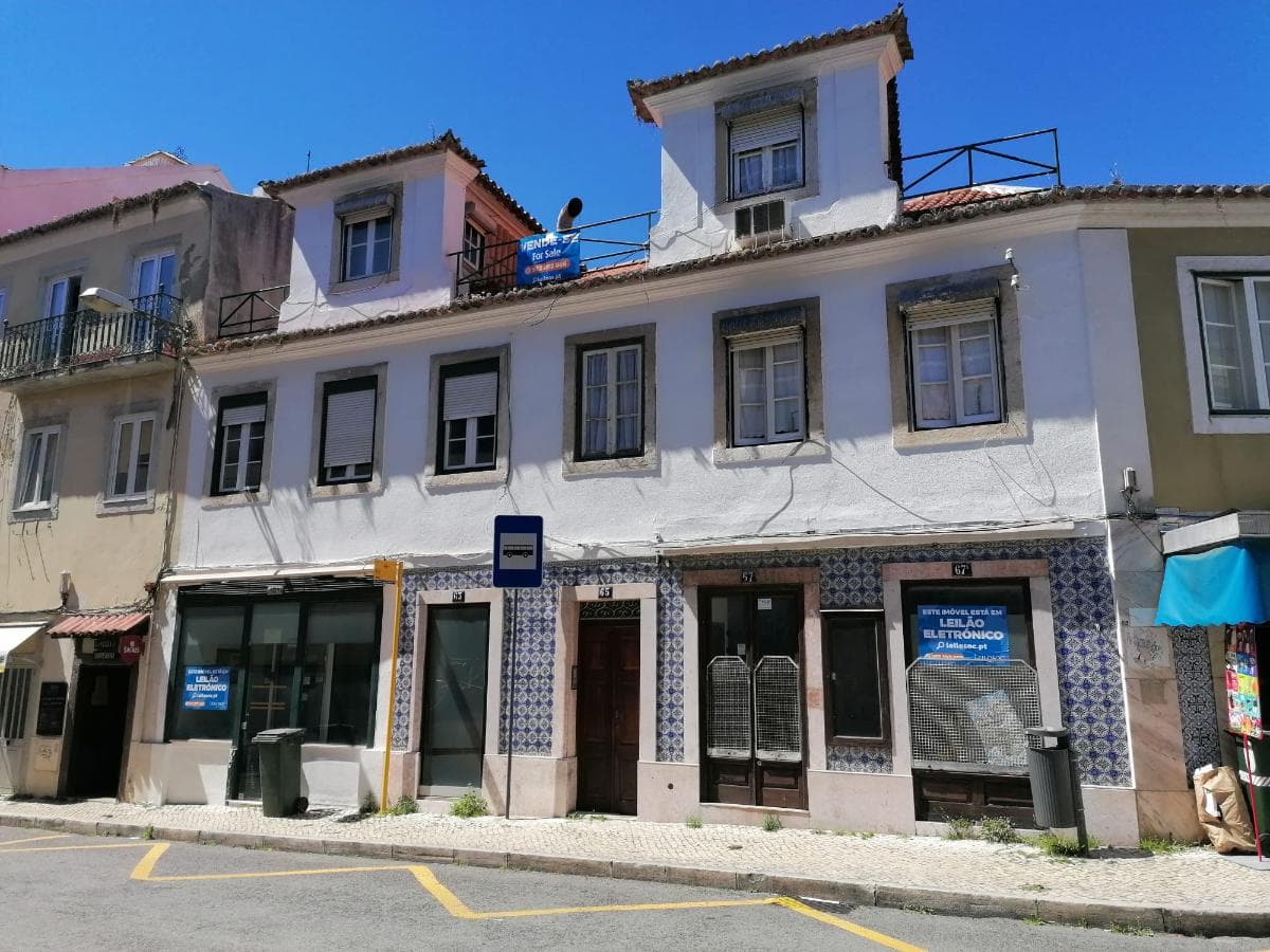 Edifício 3 Pisos c/ Logradouro · Estrela, Lisboa — image 1