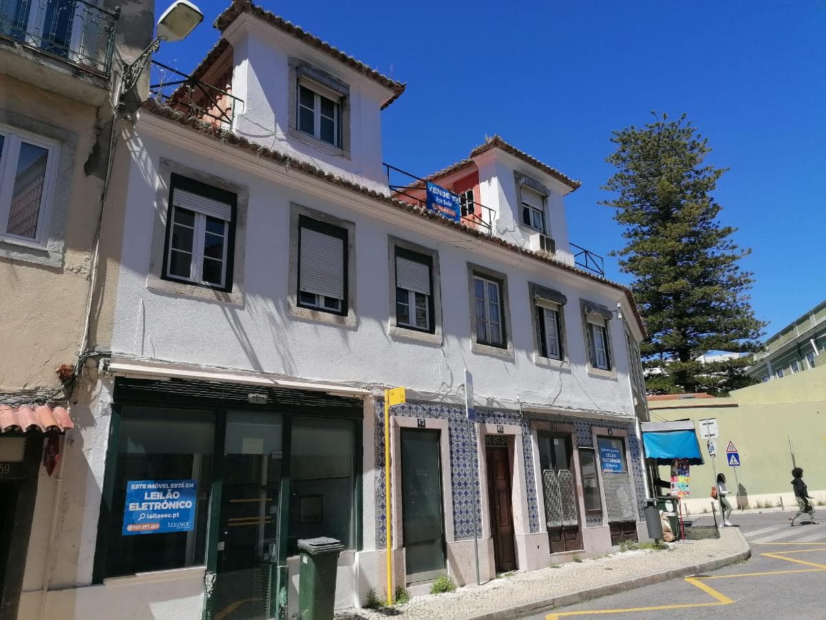 Edifício 3 Pisos c/ Logradouro · Estrela, Lisboa — image 2