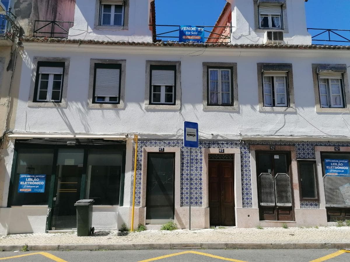 Edifício 3 Pisos c/ Logradouro · Estrela, Lisboa — image 3