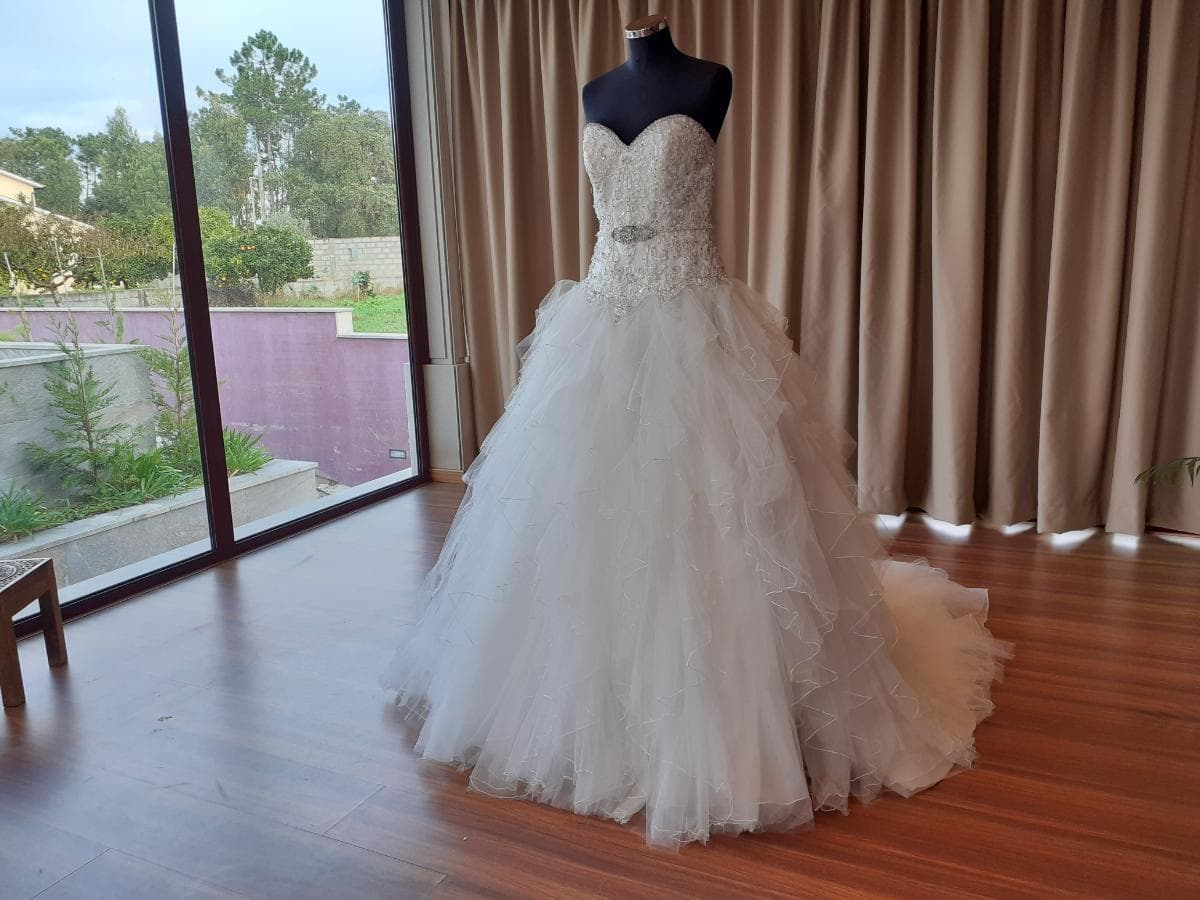 Grande Leilão de Vestidos de Noiva e Cerimónia — image 2