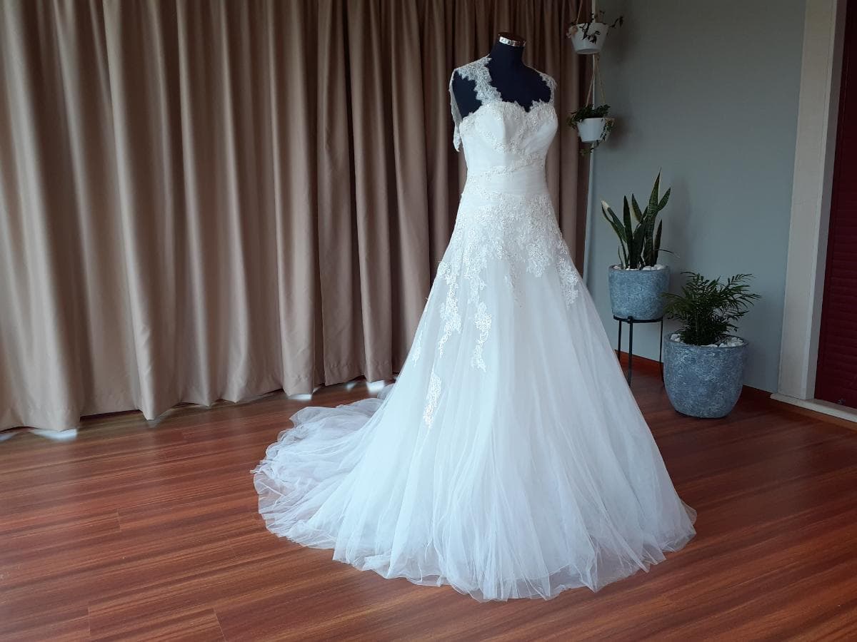 Grande Leilão de Vestidos de Noiva e Cerimónia — image 5