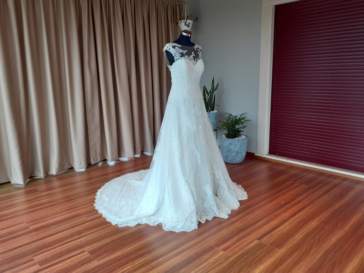 Grande Leilão de Vestidos de Noiva e Cerimónia — image 13