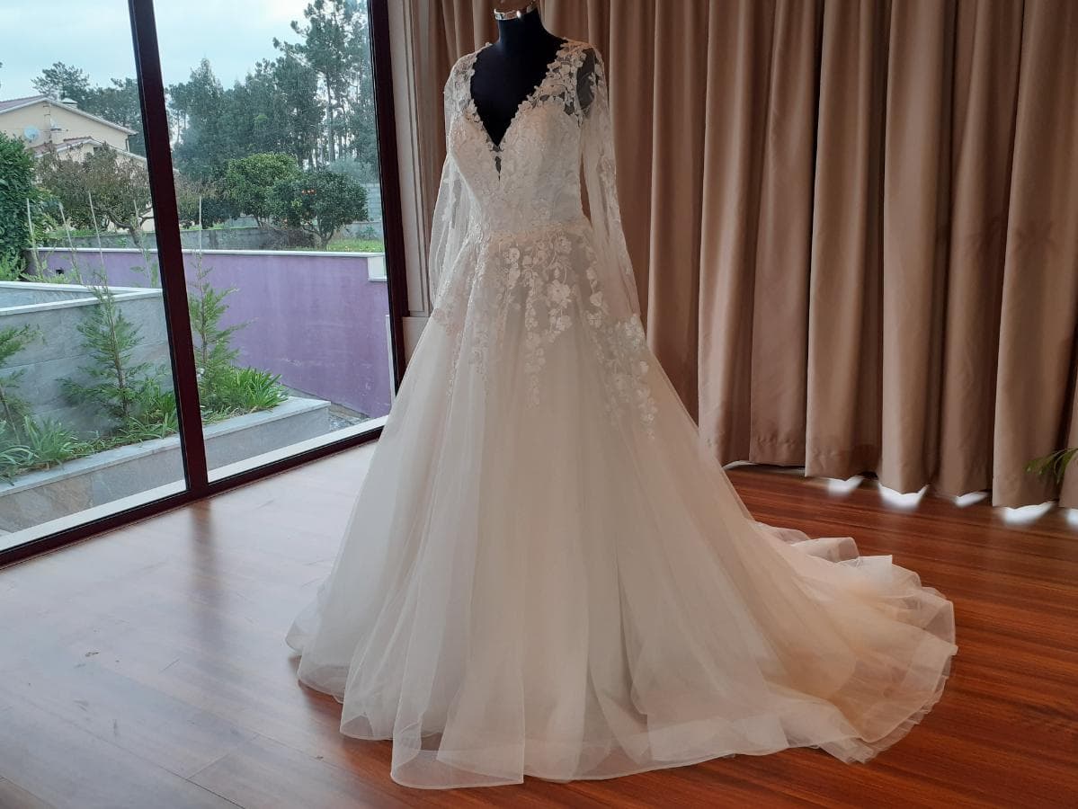 Grande Leilão de Vestidos de Noiva e Cerimónia — image 9