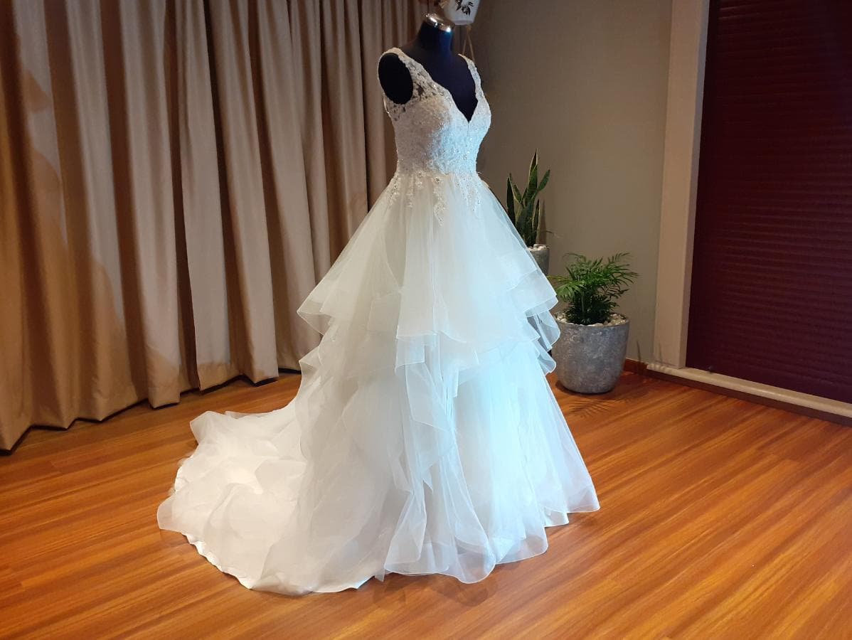 Grande Leilão de Vestidos de Noiva e Cerimónia — image 30