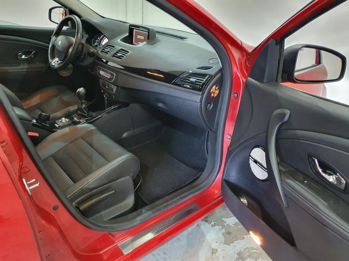 Renault Mégane 1.5 DCI · Ano 2015 — image 25