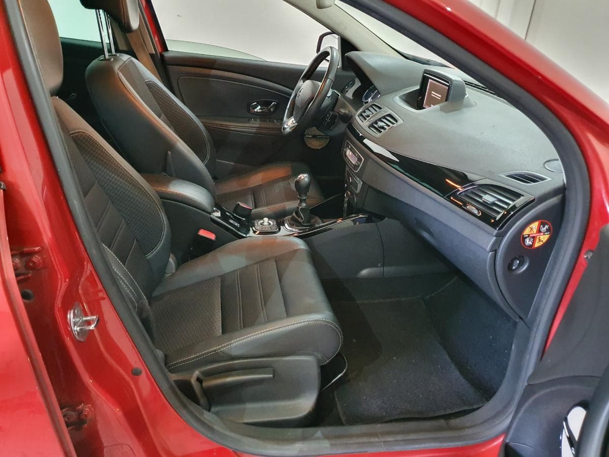 Renault Mégane 1.5 DCI · Ano 2015 — image 23