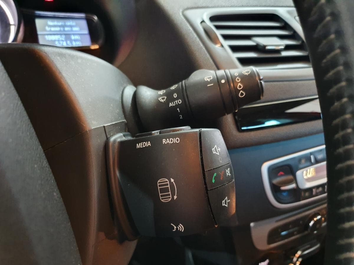 Renault Mégane 1.5 DCI · Ano 2015 — image 34
