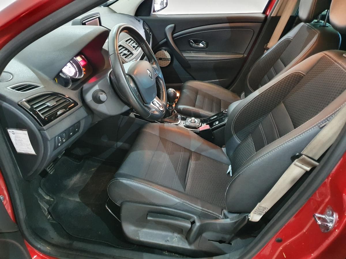Renault Mégane 1.5 DCI · Ano 2015 — image 39