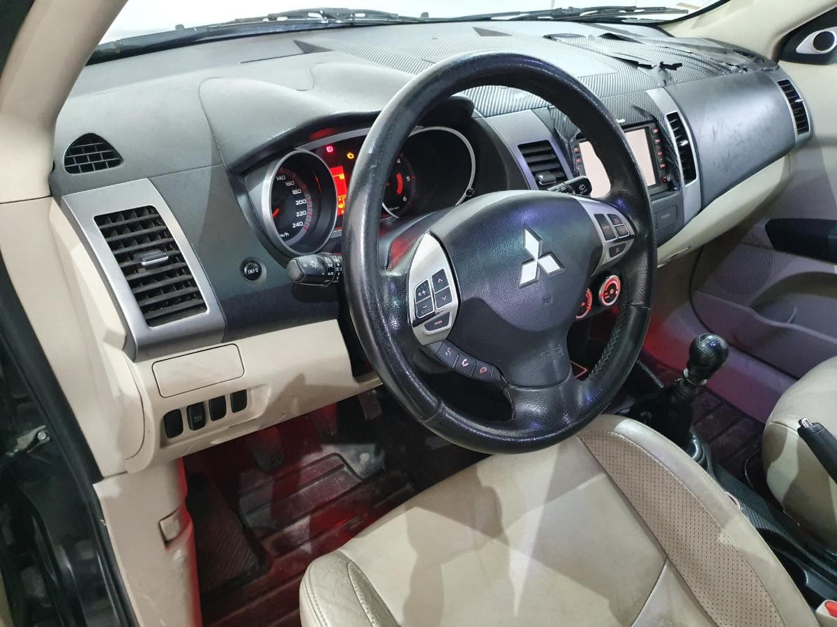 Mitsubishi Outlander 2.0 DI-D · Ano 2007 — imagen 37