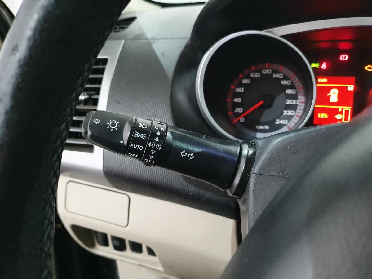 Mitsubishi Outlander 2.0 DI-D · Ano 2007 — imagen 47