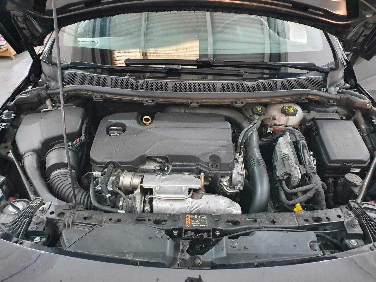 Opel Astra 1.4 Turbo · Ano 2017 — image 3