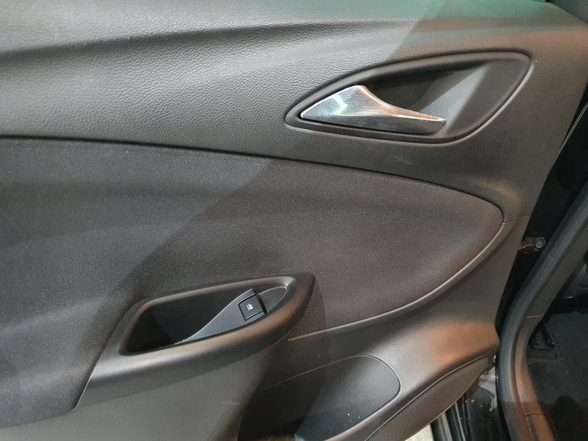 Opel Astra 1.4 Turbo · Ano 2017 — image 31
