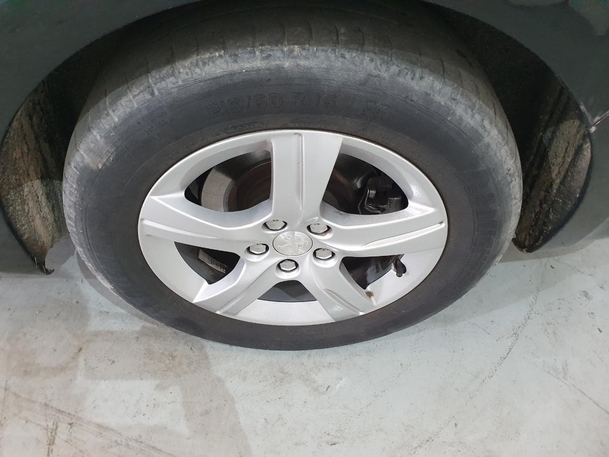 Peugeot 508 SW 1.6 HDI · Ano 2014 — imagen 14