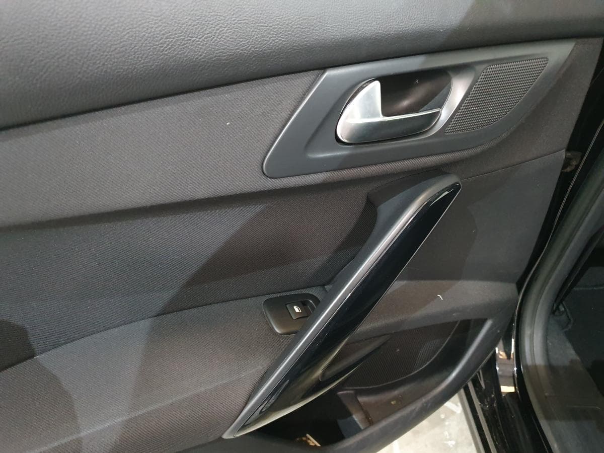 Peugeot 508 SW 1.6 HDI · Ano 2014 — imagen 24