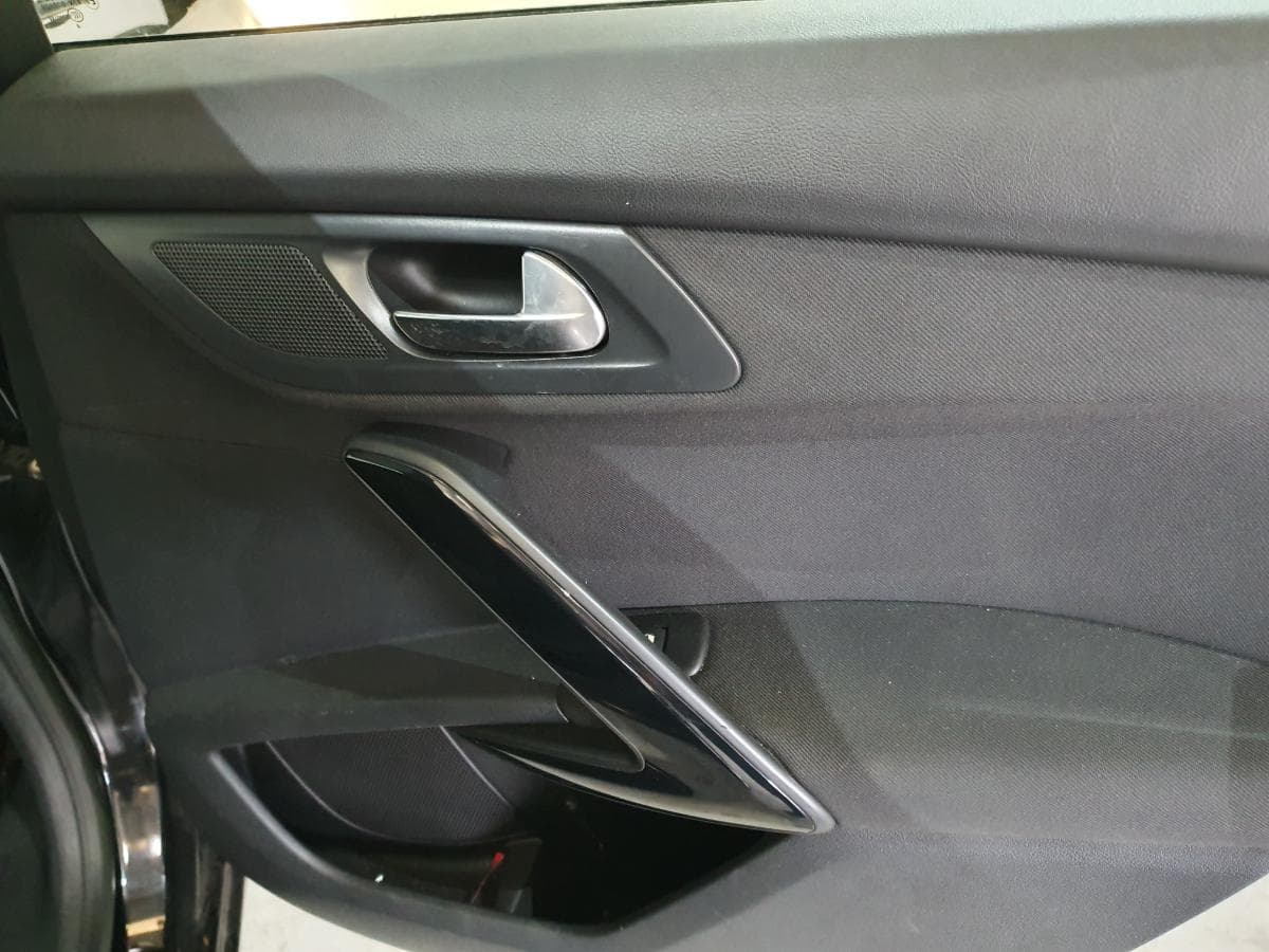 Peugeot 508 SW 1.6 HDI · Ano 2014 — imagen 32