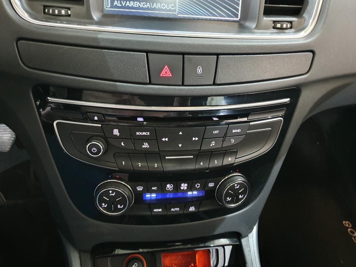 Peugeot 508 SW 1.6 HDI · Ano 2014 — imagen 37
