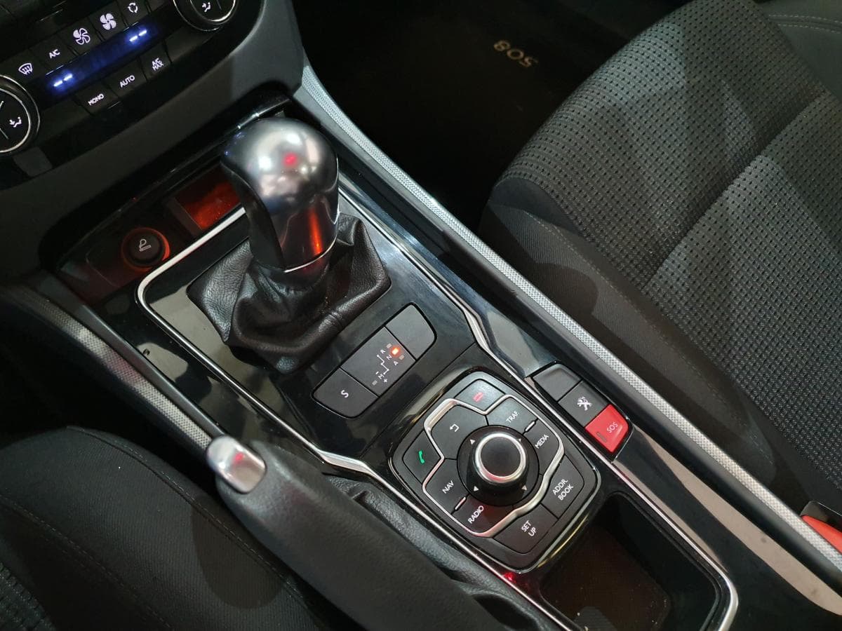 Peugeot 508 SW 1.6 HDI · Ano 2014 — imagen 38