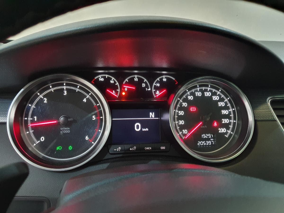 Peugeot 508 SW 1.6 HDI · Ano 2014 — imagen 42