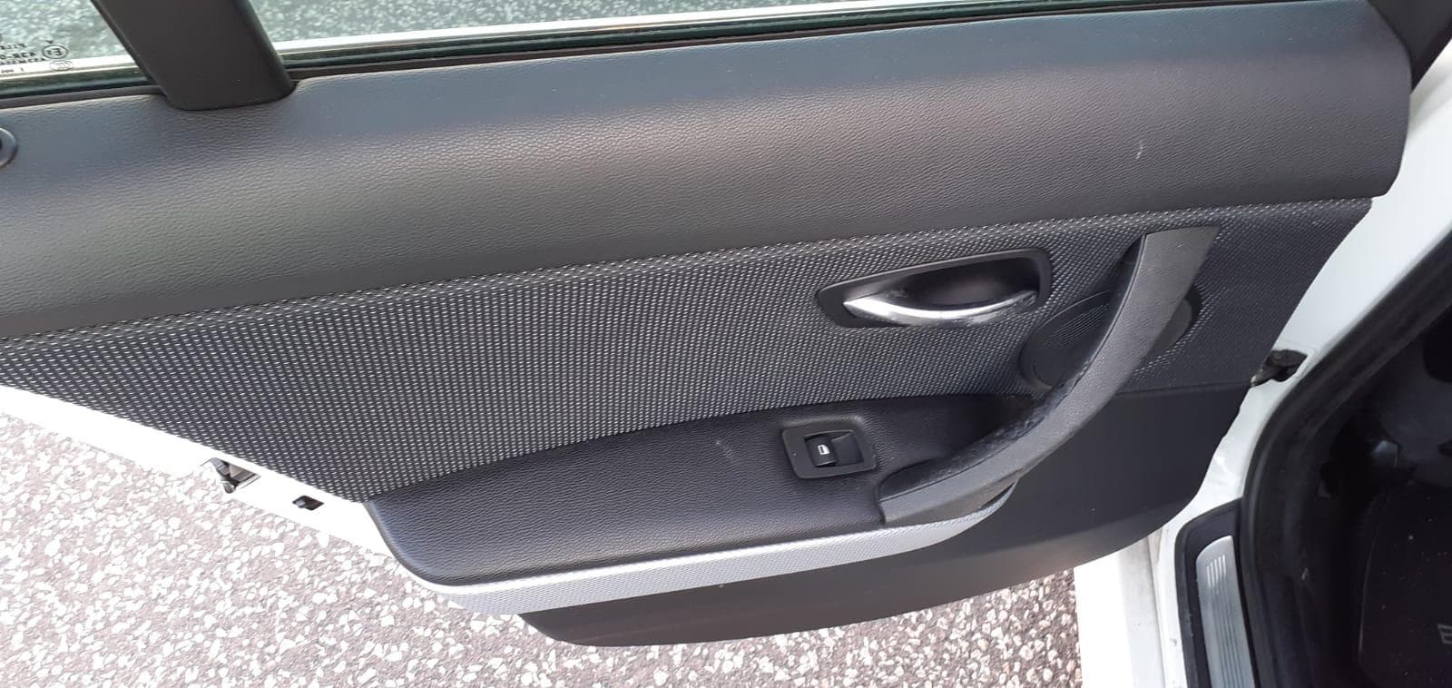 BMW 320D · Ano 2009 — imagen 11