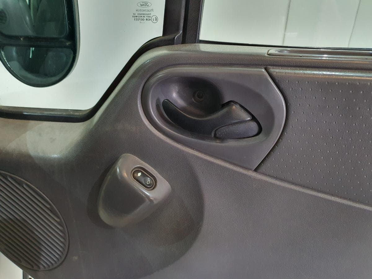 Ford Transit 2.0 DI · Ano 2002 — imagen 25
